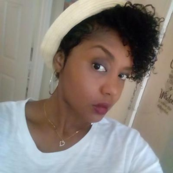 Meet your Posher, Tamara - Picture 1 of 2